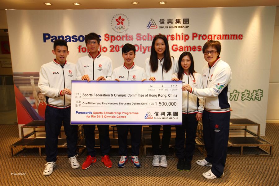 「Panasonic 運動獎學金計劃」得獎運動員（由左至右）：黃鎮廷（乒乓）、鄧超萌（賽艇）、石偉雄（體操）、江旻憓（劍擊）、黃曉盈（體操）及施幸余（游泳） © 港協暨奧委會